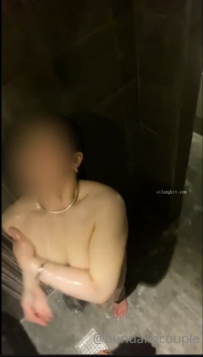 FC2-3508948 女○大生ビラビラ大きめちっぱい□りレイヤーさんがブル○カ ユズちゃんちょっぴりダサめおパ